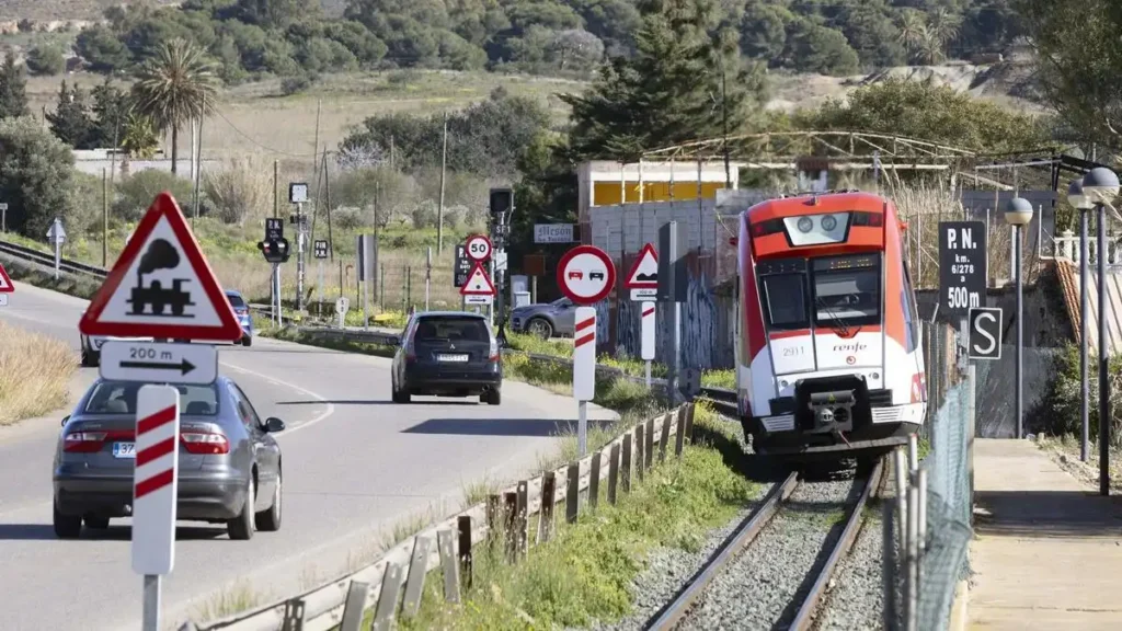 Accidente Ferroviario en Cartagena: Seis Heridos Tras Colisión con Grúa