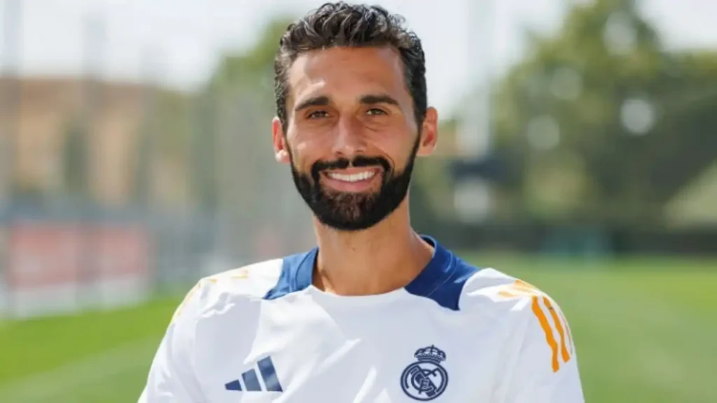 Álvaro Arbeloa asume el reto del Real Madrid en tiempos de cambio