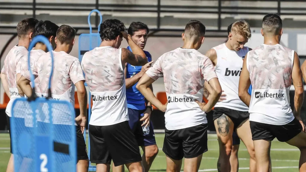 Baptiste Santamaria se cae de la convocatoria del Valencia CF ante Mallorca