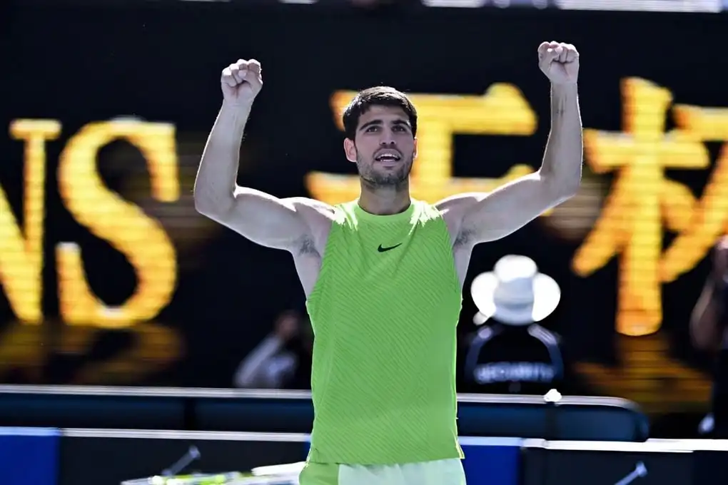 Carlos Alcaraz: Un Héroe en la Arena del Open de Australia