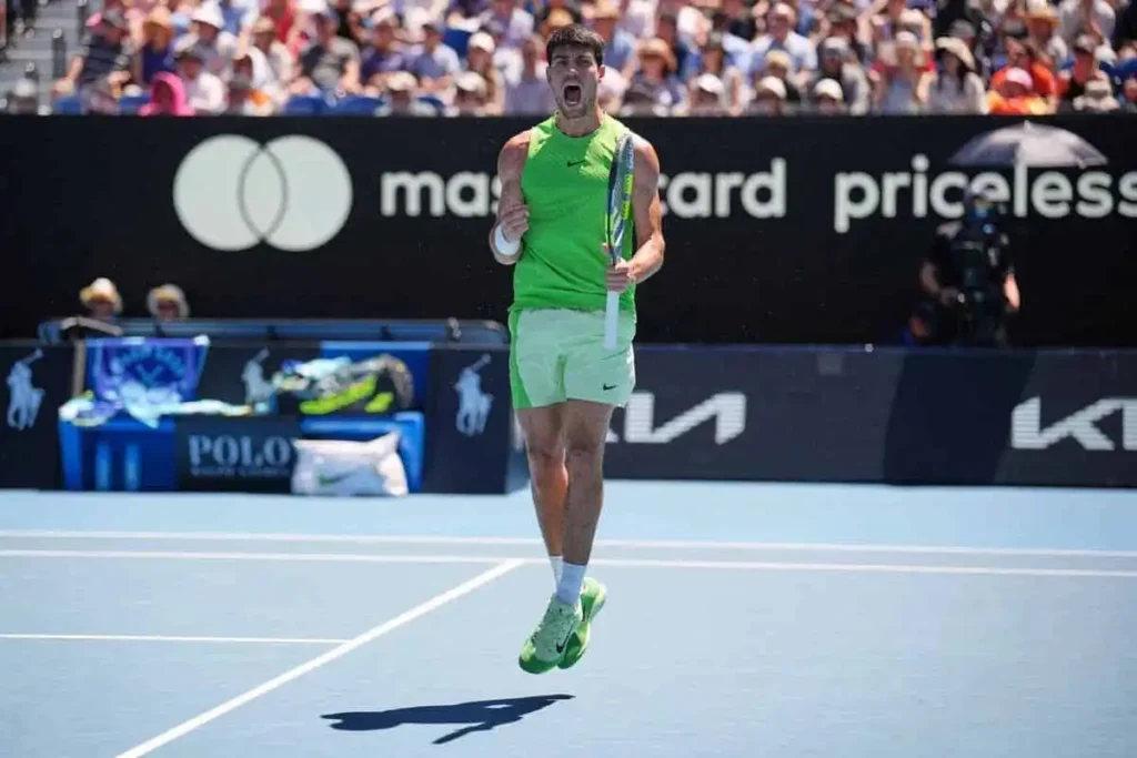 Carlos Alcaraz avanza en el Open de Australia: Un paso más hacia la gloria
