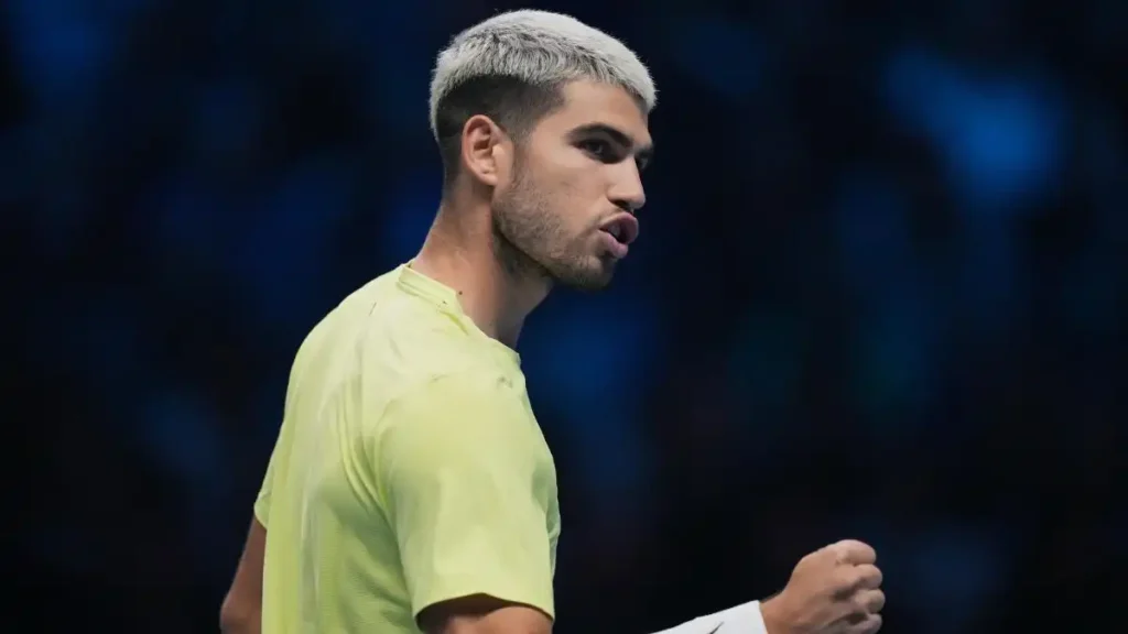 Carlos Alcaraz se enfrenta a Jannik Sinner en la final de las ATP Finals 2025