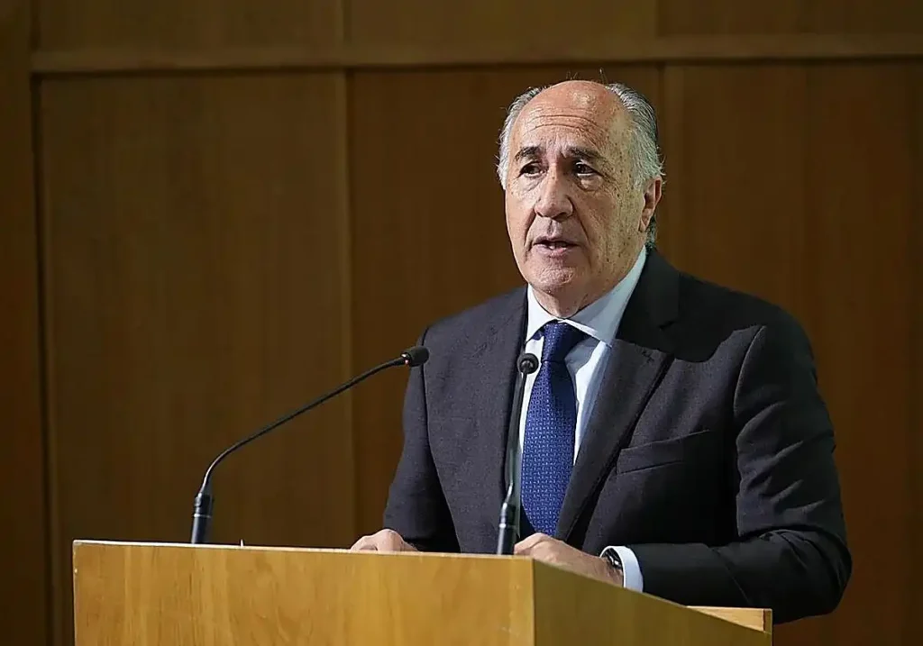 Controversia en el Ayuntamiento de Algeciras: Landaluce se Mantiene como Alcalde a Pesar de la Oposición