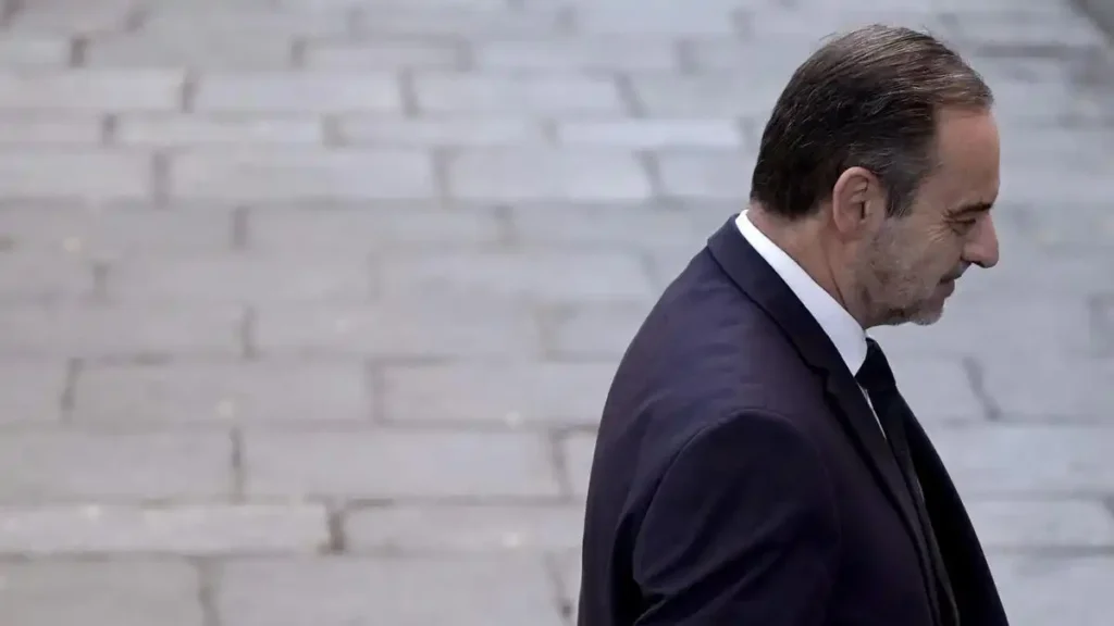 Crisis en el PSOE: Ábalos en prisión y Sánchez en Malta