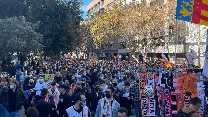 Crisis en el Valencia CF: Protestas y Descontento de la Afición