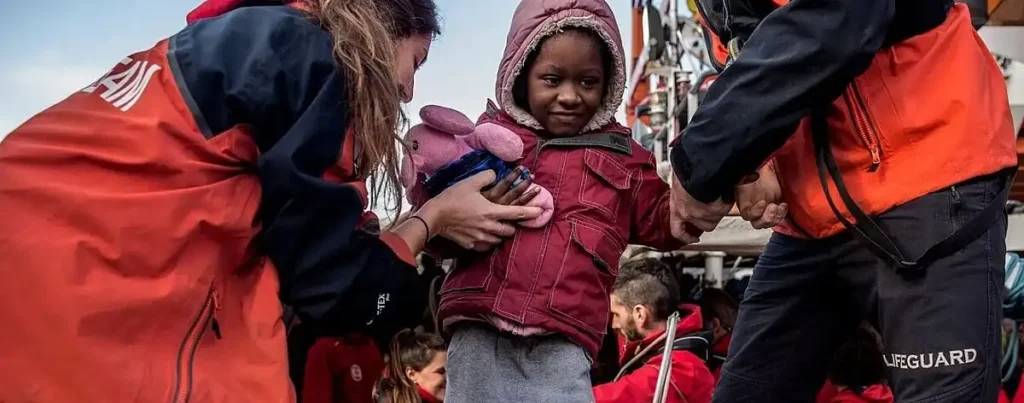 Desafíos y Oportunidades en la Gestión de Menores Inmigrantes en Canarias