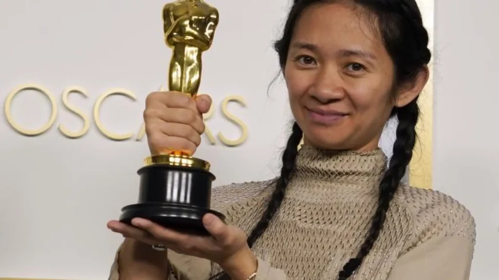 El Ascenso de Chloé Zhao y los Estrenos Cinematográficos de la Temporada