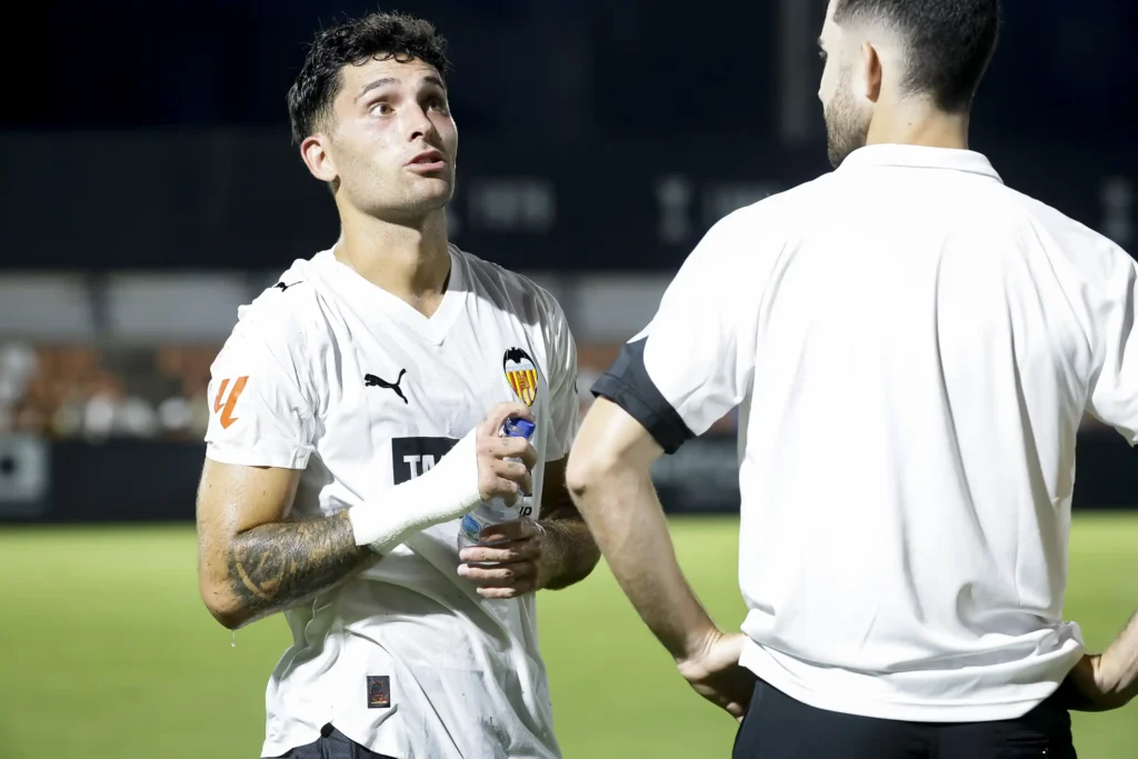 El Conflicto entre Javi Poves y Hugo Duro: Un Debate que Trasciende el Fútbol