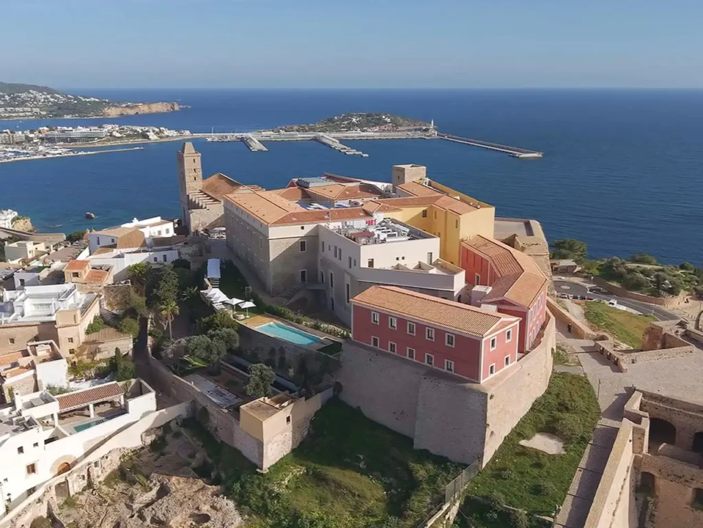 El Nuevo Parador de Ibiza: Un Refugio de Historia y Modernidad