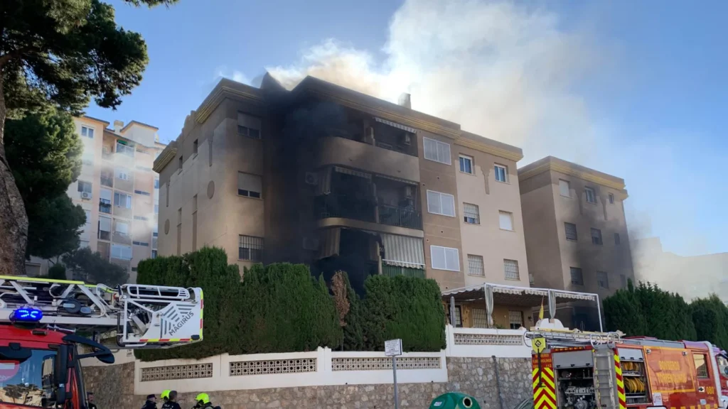 Incendio en coche en Valencia: qué hacer ante un fuego vehicular