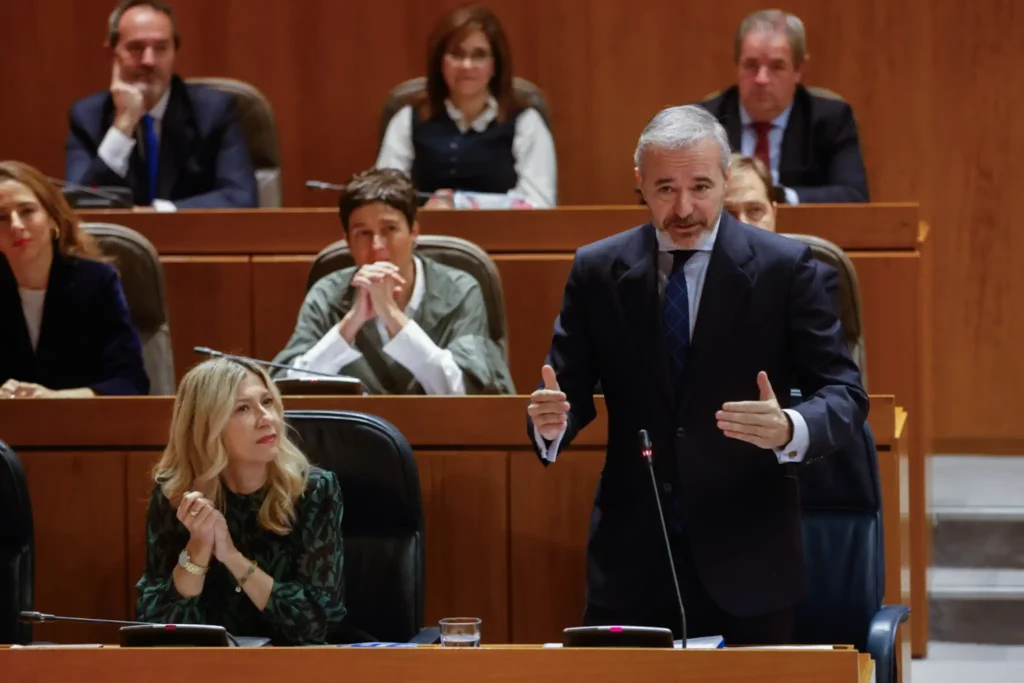 Jorge Azcón y el pacto PP-Vox en Aragón: ¿Qué implica la ‘prioridad nacional’?