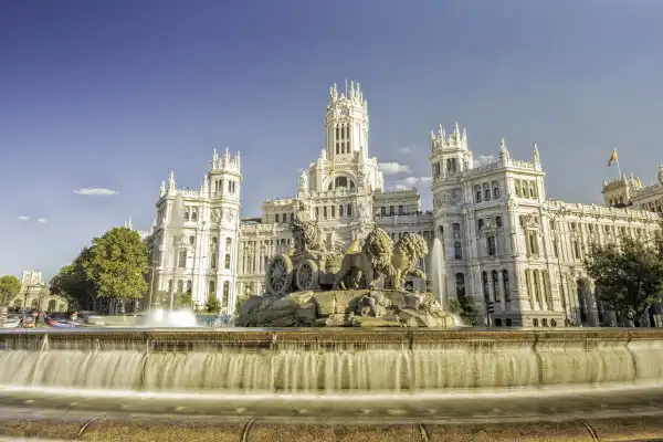La Controversia del Turismo de Lujo en Madrid: Un Debate Abierto