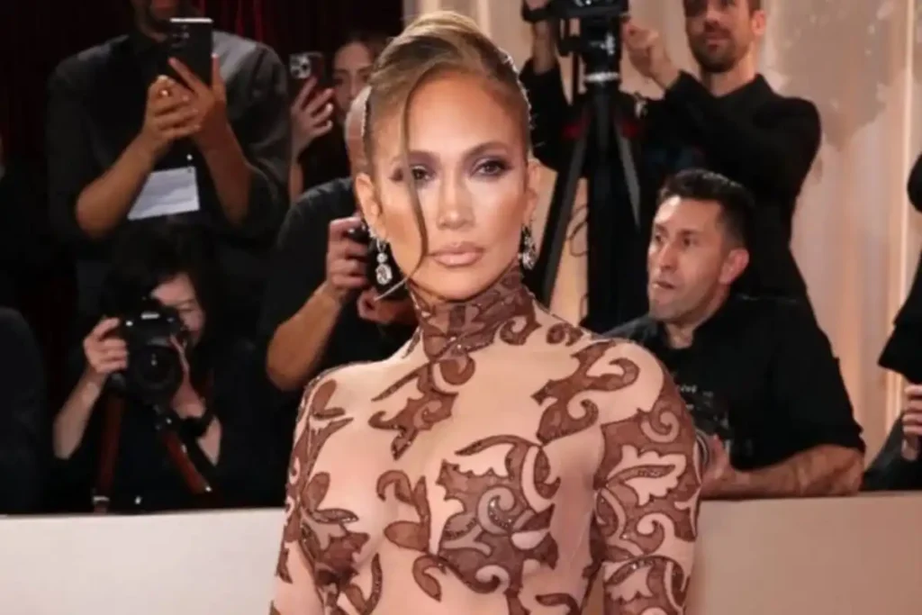 Momentos de Tensión en los Globos de Oro 2026: Jennifer Lopez y su Impactante Presentación