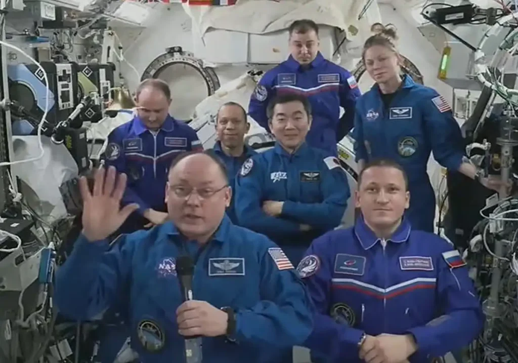 Regreso Histórico: La Misión Crew-11 y su Evacuación Médica