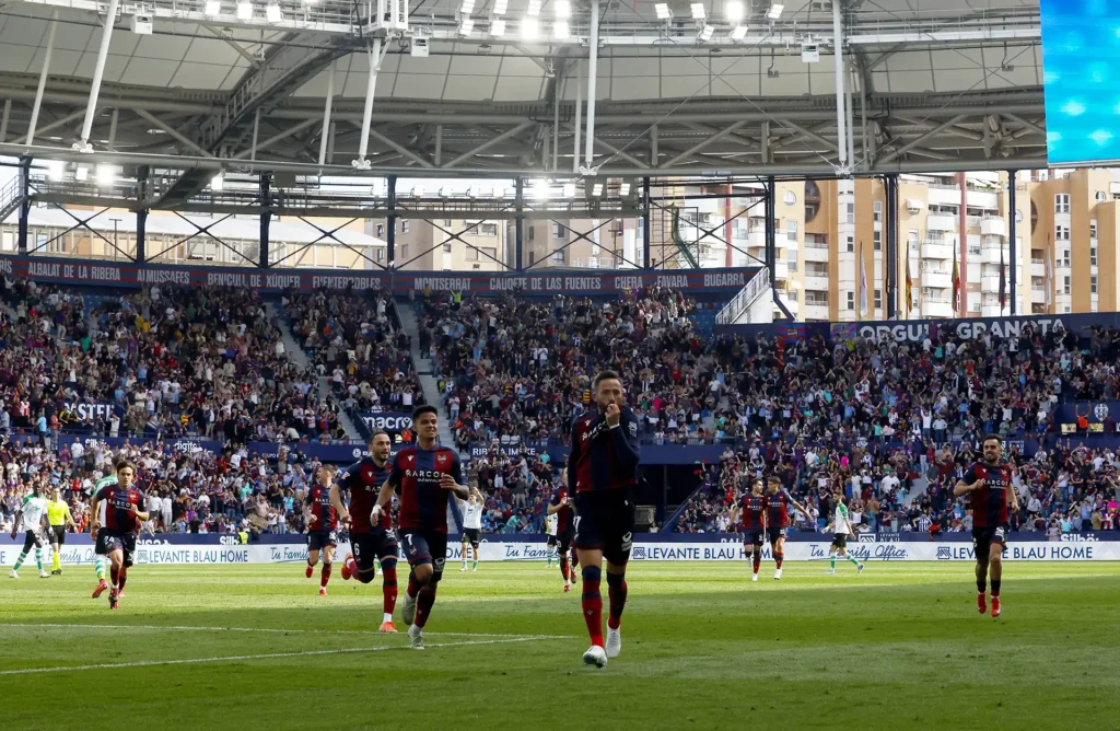 Valencia CF depende de sí mismo: análisis táctico y económico del tramo final de LaLiga