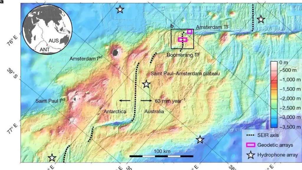 Formación de nueva corteza oceánica: cómo las dorsales generan roca bajo 2 km de agua