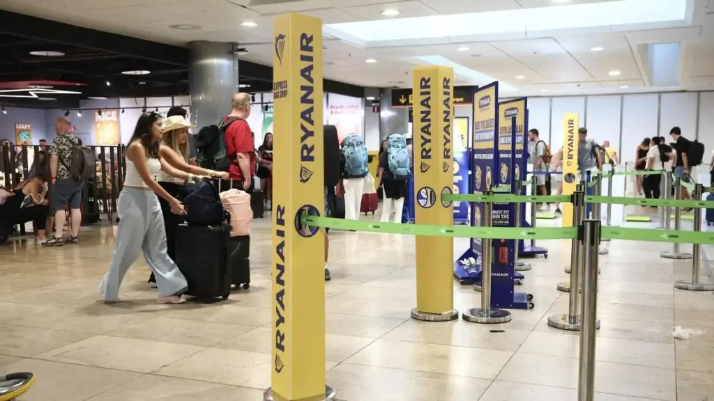 Ryanair beneficio neto caída 34%: ¿qué impacto tiene el precio del combustible y la guerra en sus resultados?